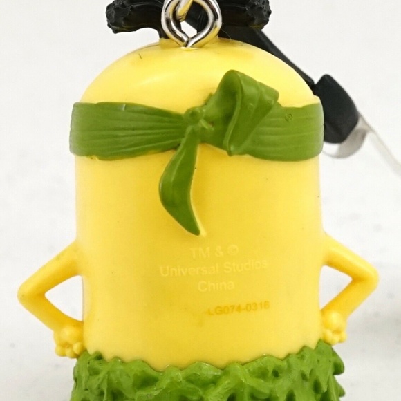 Universal Studios Despicable Me Minions Hula Stuart Clip Keychain - Picture 2 of 2